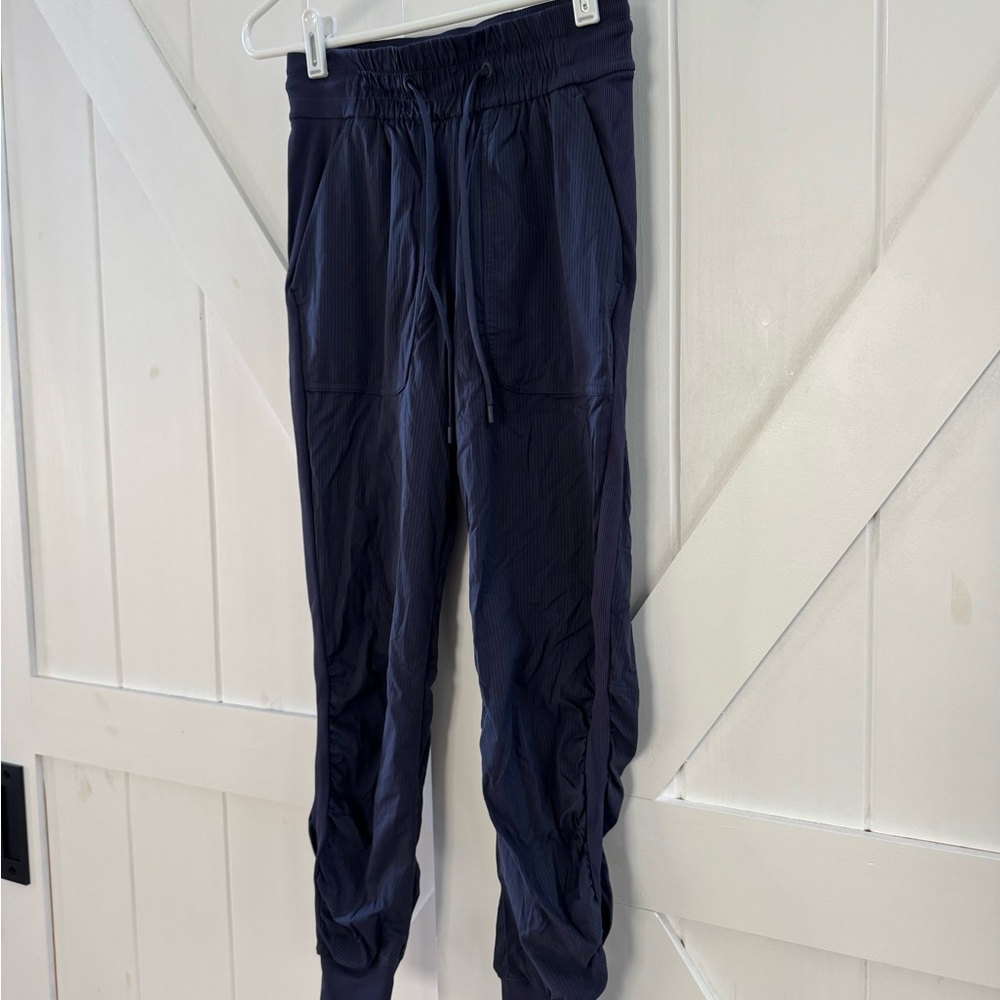 Lululemon Dance Studio Mid-Rise Jogger *7/8 Length in True Navy - Picture 4 of 7